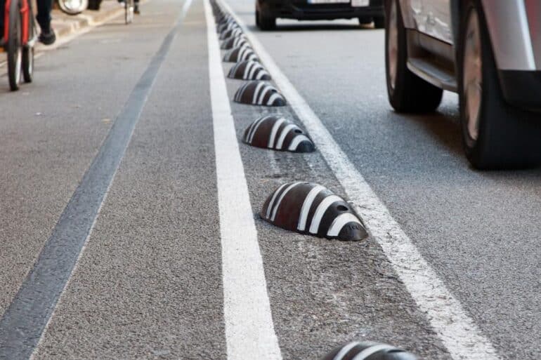 Zebra® : Le Séparateur de Pistes Cyclables Révolutionnaire débarque à La Réunion