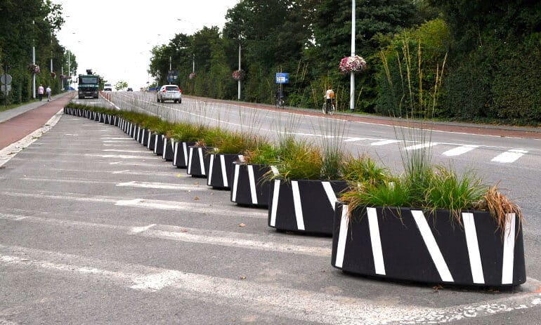 Zebra® Jardinière : Le Séparateur de Pistes Cyclables révolutionnaire débarque à La Réunion